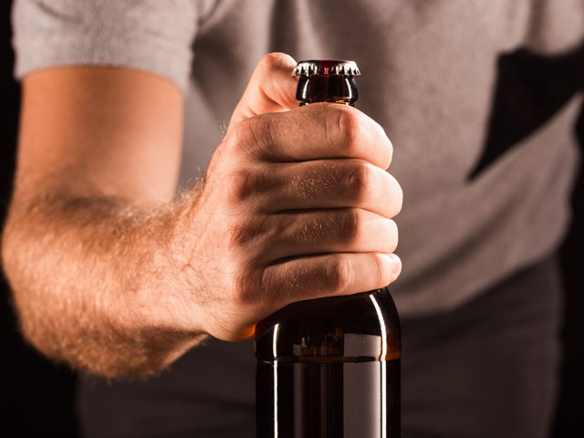 https://www.findmeabrewery.com/img/man-opening-beer-bottle-with-thumb.jpg
